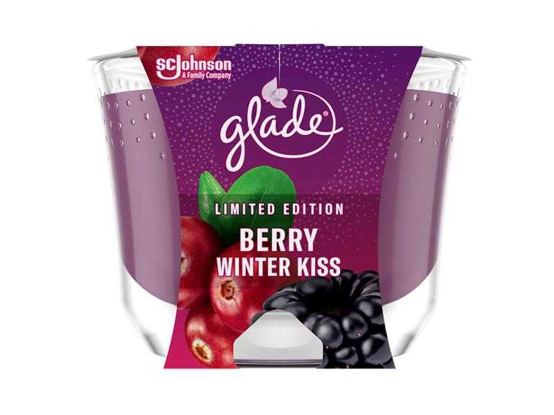 GLADE Maxi svíčka Berry Winter Kiss 224g